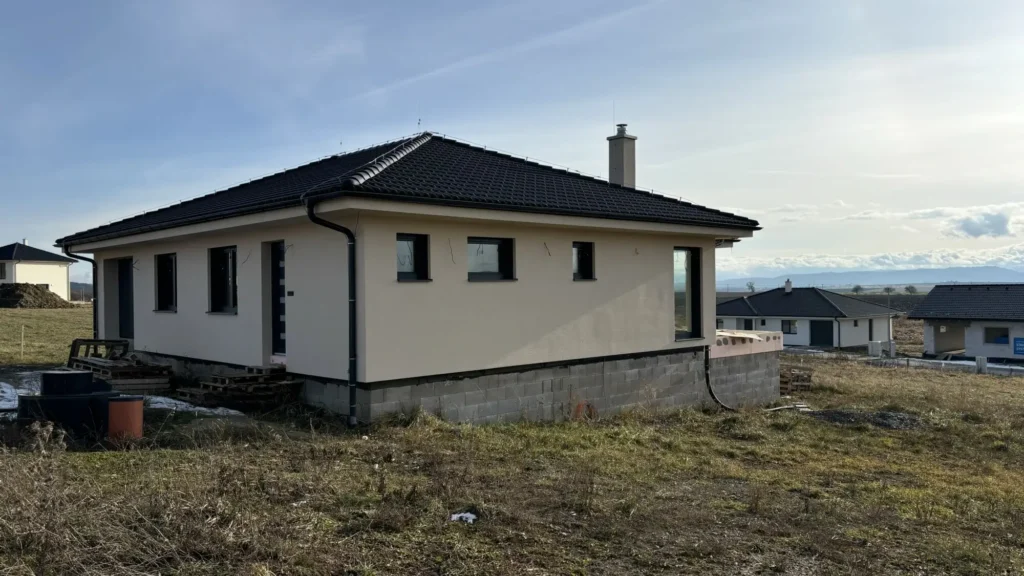 Nedokočený skole tvárnice